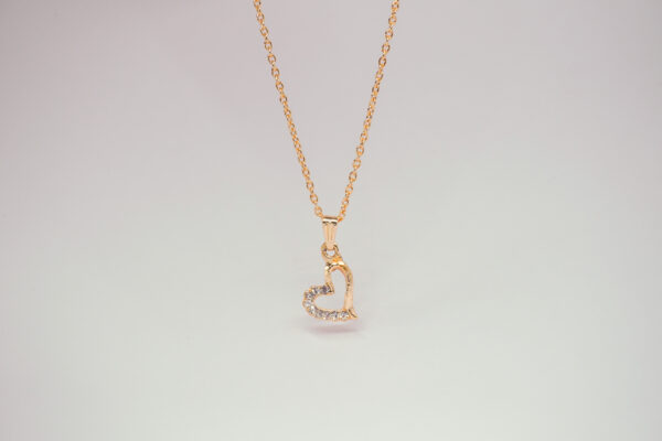 Elegant Heart Pendant Necklace – Rose Gold-Plated with Crystal Accents